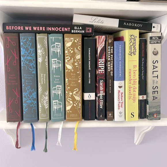 BOOKS! 📖 - Picture 2 of 4